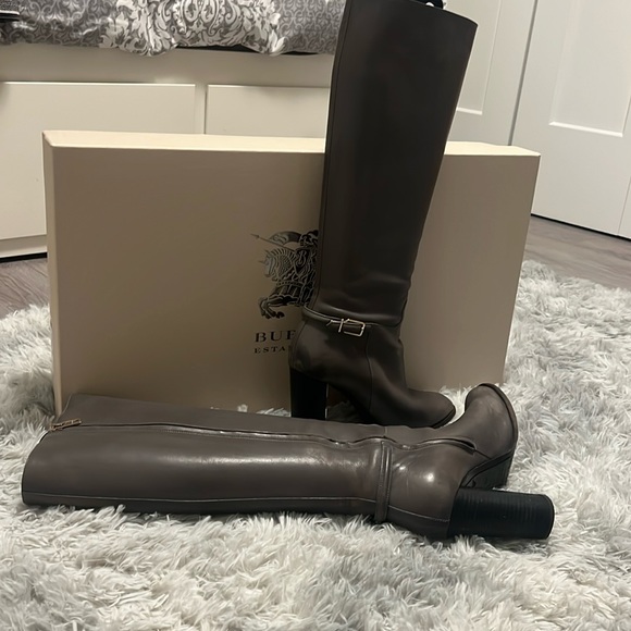 COPY - Gorgeous authentic “Storm Grey” Knee High Burberry Boots - Picture 2 of 5